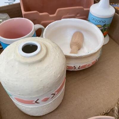 Lot 652 - Southwest items