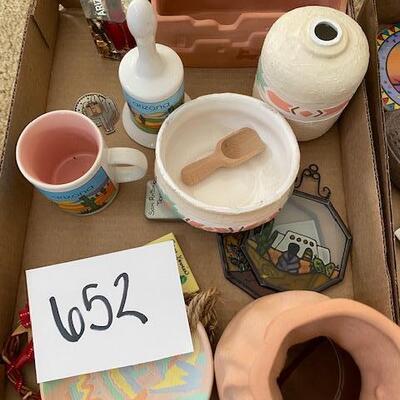 Lot 652 - Southwest items