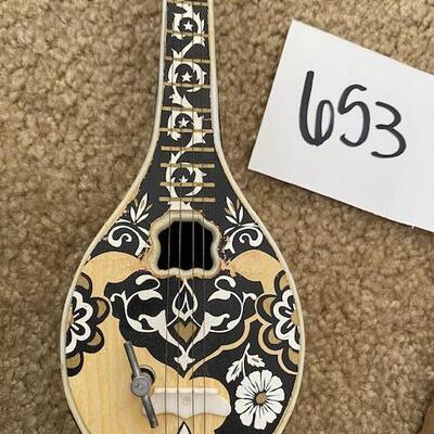 Lot 653 - Musical instruments