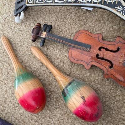 Lot 653 - Musical instruments