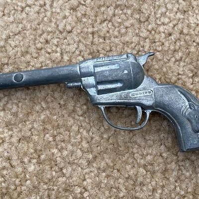 Lot 665 - Vintage toy Pistols
