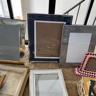 Lot 668 - Frames