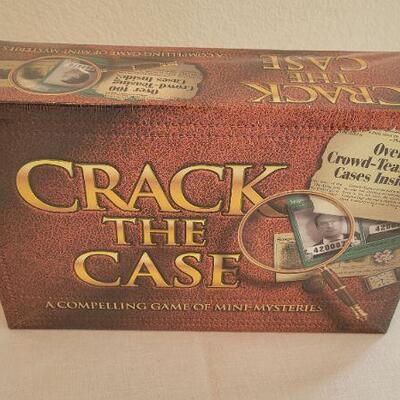 Lot 141: NEW Sealed 1993 CRACK THE CASE Milton Bradley Mystery Game 