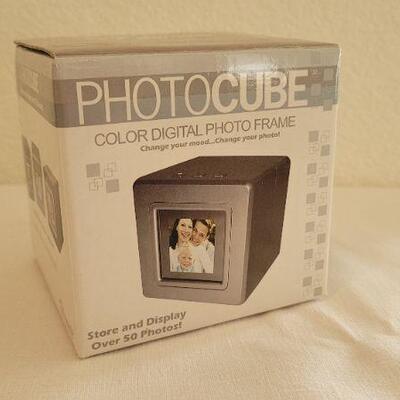 Lot 142: New Color LCD Digital Photo Cube Frame