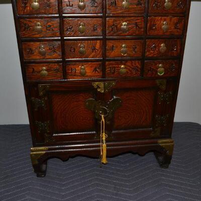 LOT 247 VINTAGE CHINESE APOTHECARY MEDICINE ELM WOOD CABINET