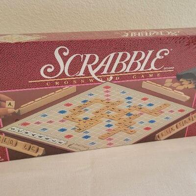 Lot 147: Vintage 1998 NEW SEALED Scrabble Crossword Game