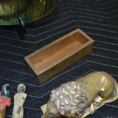 LOT 207 HOME DECOR ITEMS AND PENS