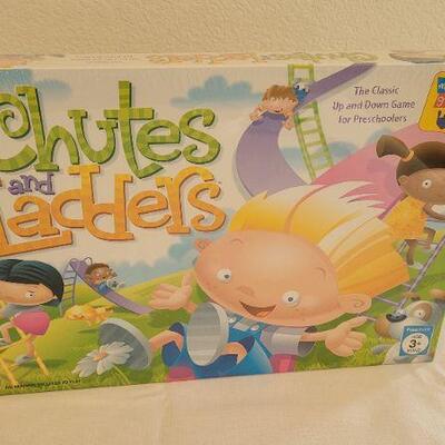 Lot 162: 2005 New Sealed CHUTES AND LADDERS 