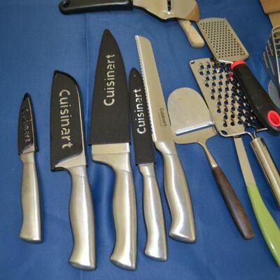 LOT 483 CUISINART KNIVES AND KITCHEN GEAR