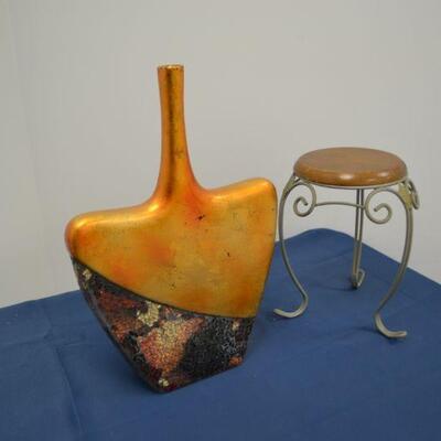 LOT 484 DECORATIVE VASE AND PLANT STAND