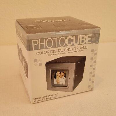 Lot 169: New PHOTOCUBE LCD Color Photo Frame 