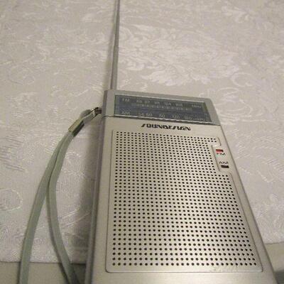#25 Vintage Soundesign AM/FM transitor Radio