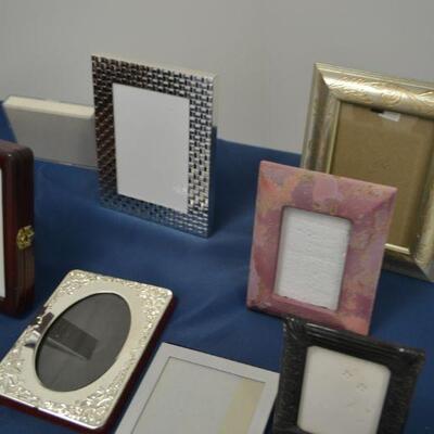 LOT 416 PICTURE FRAMES AND BINOCULARS