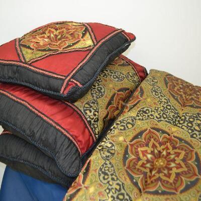 LOT 502 QUEEN SIZE BED COMFORTER AND PILLOW SET