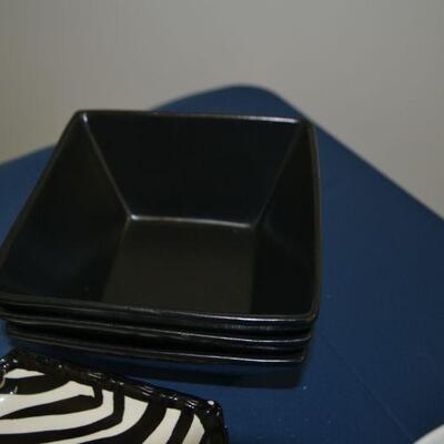 LOT 400 VARIETY OF BLACK AND WHITE DISH WARE