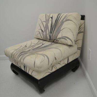 LOT 270 OVERSIZED CHAIR