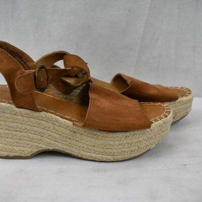 Women's Sandal Shoes, Size 6.5 by Universal Thread. Brown & Tan