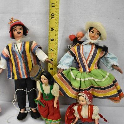 7 pc Dolls from Around the World