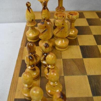 Wooden Chess Board with Wooden Chess Pieces: Folds Up as Storage
