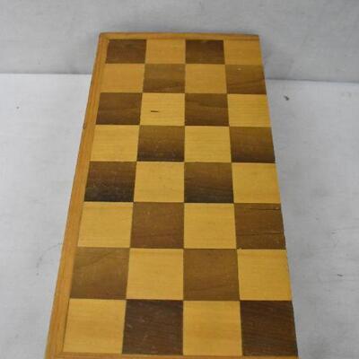 Wooden Chess Board with Wooden Chess Pieces: Folds Up as Storage