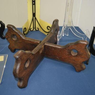 LOT 506 COLLECTION OF STANDS 