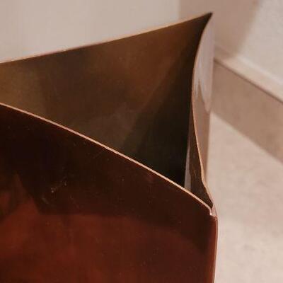 Lot 185: New MACY'S Pair of Copper Stylish Planters 