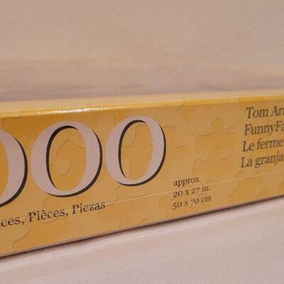 Lot 194: New Sealed 1000 pc. Funny Friends Puzzle