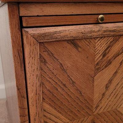 Lot 197: Vintage LANE Mid Century Modern Side Table w/ Magazine Storage 
