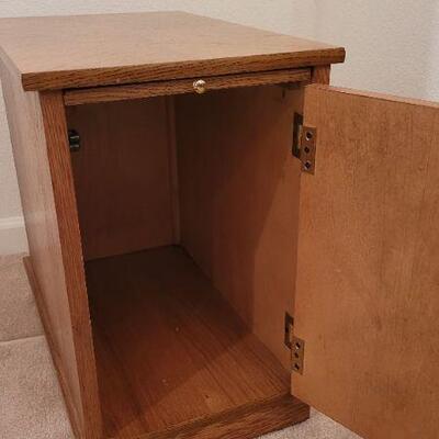 Lot 206: Vintage LANE Mid Century Modern Side Table w/ Magazine Storage 