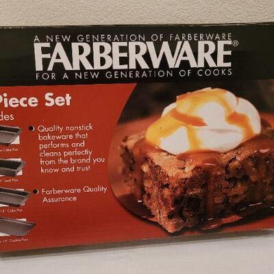 Lot 214: New FABERWARE 4 pc. Nonstick Cookware Set