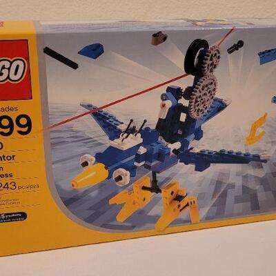Lot 218: New 2003 LEGO Inventor Series MOTION MADNESS Set 