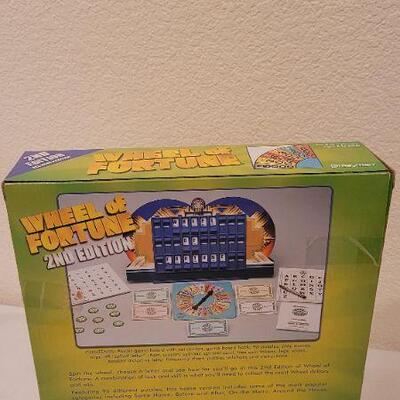 Lot 229: New WHEEL.OF FORTUNE Family Board Game