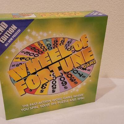 Lot 229: New WHEEL.OF FORTUNE Family Board Game