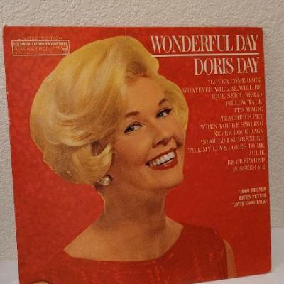 Lot 239: Assorted Vintage LP Vinyl Records - Frank Sinatra and more