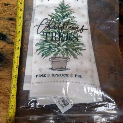 NEW Set of Christmas Dish Towels