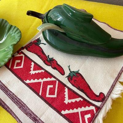 LOT 118  VINTAGE MEXICANA SERVE WARE WITH JALAPENO PEPPER THEME & PLACEMATS 