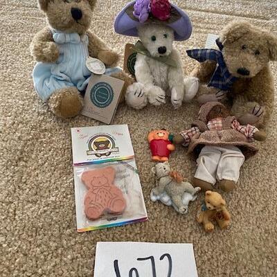Lot 672 - Bears