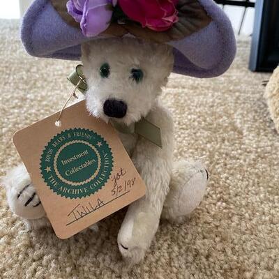 Lot 672 - Bears
