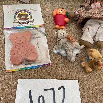 Lot 672 - Bears