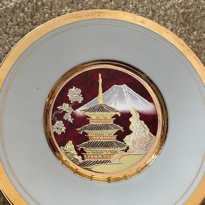 Lot 674 - 24K Gold Rimmed plates