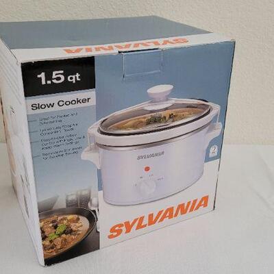 Lot 248: New SYLVANIA 1.5 qt. Slow Cooker 