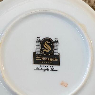 Lot 675 - Decorative Plates