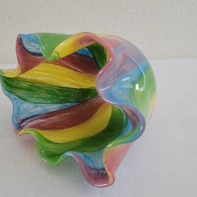 Lot 254: New HALLMARK Two's Company Colorful Stripes Glass Vase  