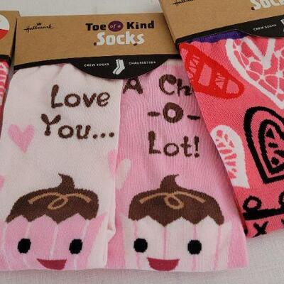 Lot 259: (3) New VALENTINES Love Themed Socks