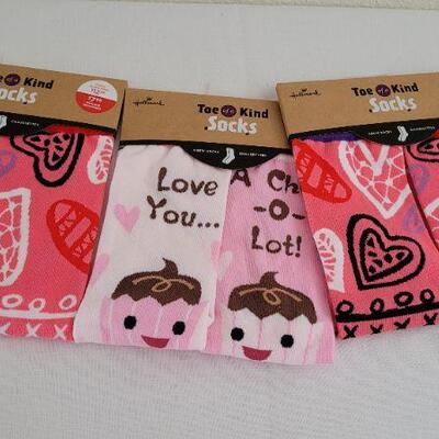 Lot 259: (3) New VALENTINES Love Themed Socks