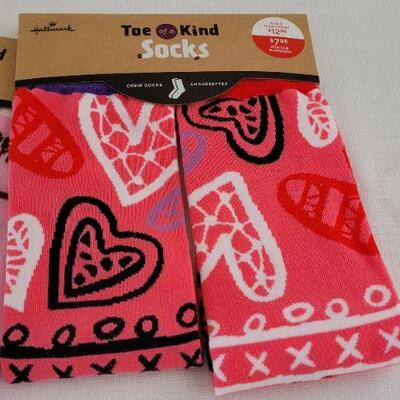 Lot 259: (3) New VALENTINES Love Themed Socks