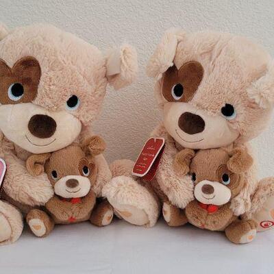 Lot 271: Pair of New HALLMARK Valentines Day FOREVER FRIENDS Singing Stuffed Animals TESTED A+