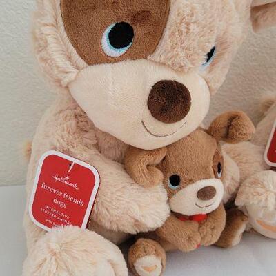 Lot 271: Pair of New HALLMARK Valentines Day FOREVER FRIENDS Singing Stuffed Animals TESTED A+