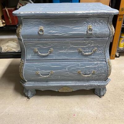 Adorable Crackled Bombay Chest with Gold Highlights 
