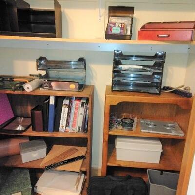 LOT 66   OFFICE ORGANIZING ITEMS, COMPUTER GAMES & MORE